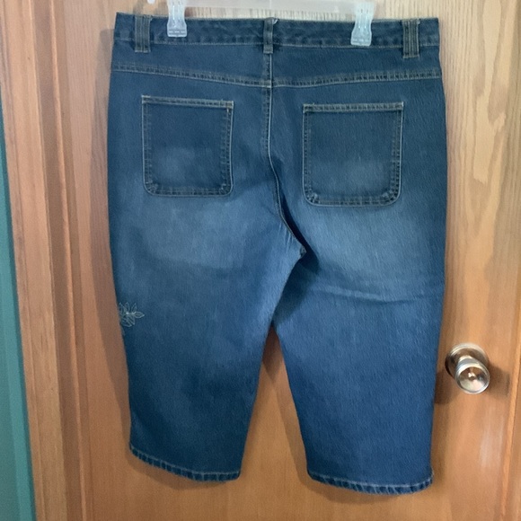 Blue Jean capri pants - Picture 3 of 5